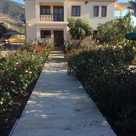 Maritsa'S Roses Apartments Pomos Room photo