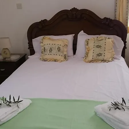 Maritsa'S Roses Apartments Pomos Room photo